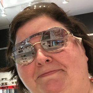 Meet your Posher, Tonya